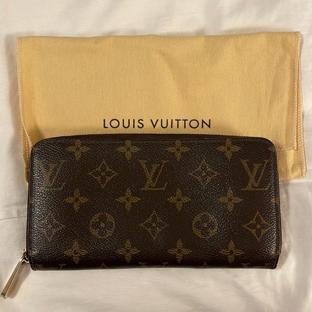 Authentic Louis Vuitton Zippy Wallet